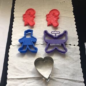 Lot of 5 vintage cookie cutters